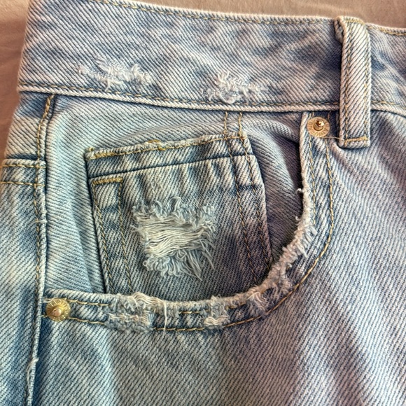 Stradivarius Bermuda style ripped shorts - Picture 7 of 8